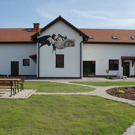 Jaskolcze Gniazdo * Polwiosek Stary