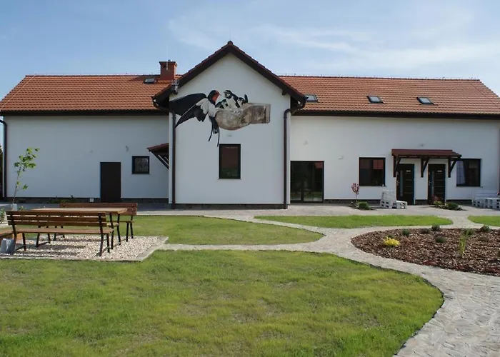 Jaskolcze Gniazdo * Polwiosek Stary