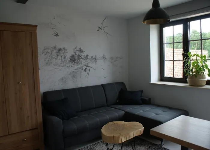 Jaskolcze Gniazdo Polwiosek Stary