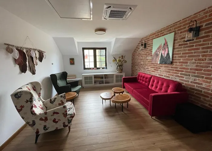 Jaskolcze Gniazdo * Polwiosek Stary